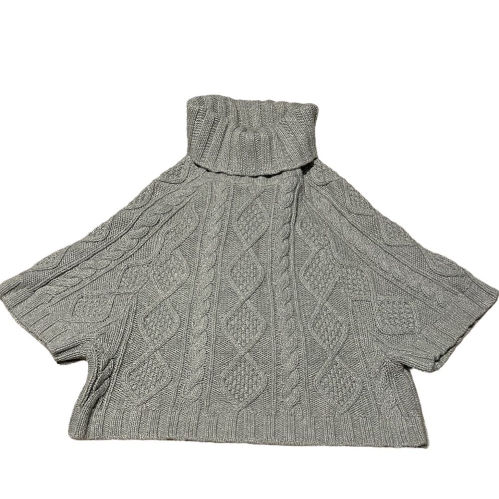 Gap turtle neck short sleeve sweater. Size small. Color light gray.